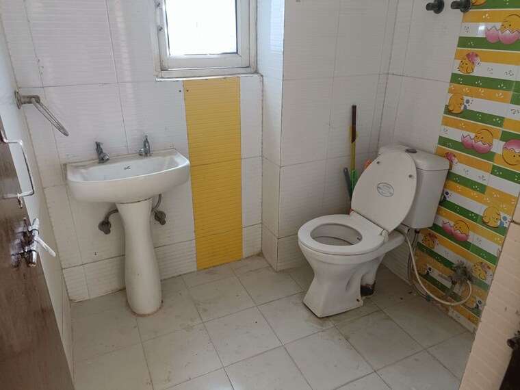 Bathroom, rajendra nagar 3 Bedroom 19000 Sq.Ft. Independent House In Rajendra Nagar Ghaziabad 10572984