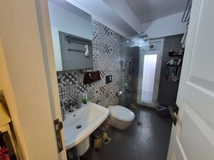 Washroom in 3 BHK Builder Floor at Bandra East – for Sale