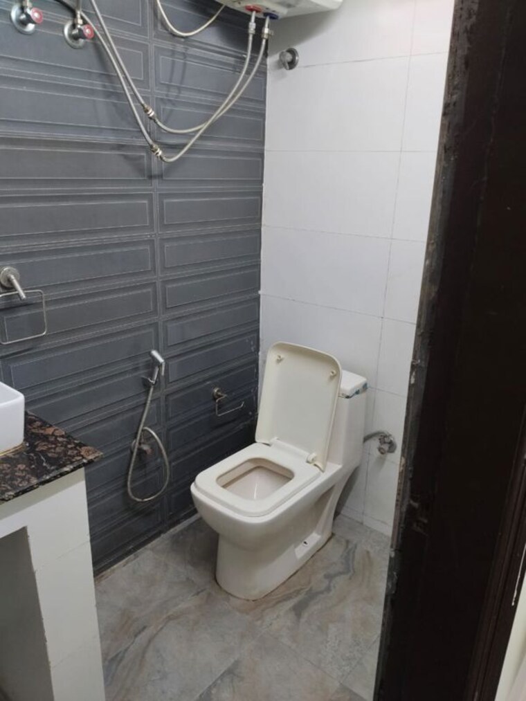 Bathroom, sector 52 1 RK 220 Sq.Ft. Builder Floor In Sector 52 Gurgaon 10573078
