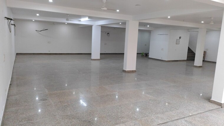 Room, sector 47 Commercial Warehouse 2750 Sq.Ft. In Sector 47 Gurgaon 10573112