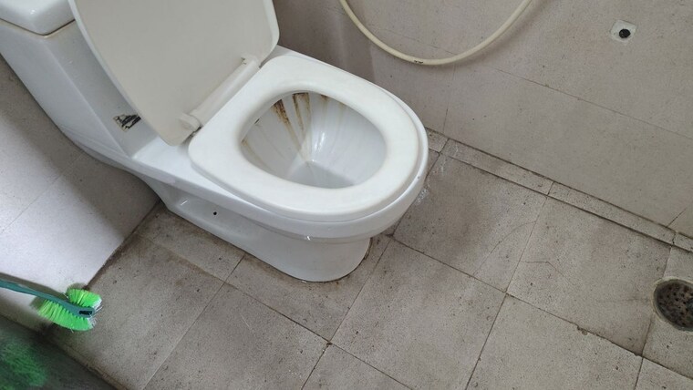 Bathroom, sector 55 6+ Bedroom 398 Sq.Ft. Villa In Sector 55 Noida 10573101