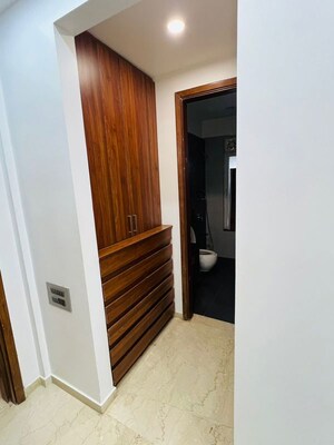 Room in 4 BHK Apartment at Omkar Alta Monte, Malad East – for Rent