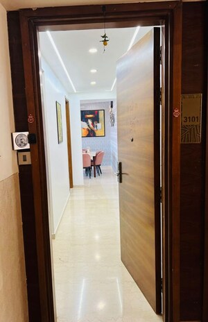 Room in 4 BHK Apartment at Omkar Alta Monte, Malad East – for Rent