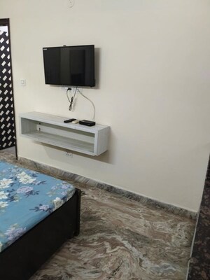 Furnished Amenities in 1 RK Builder Floor at Sector 40 – for Rent