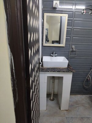 Building Lobby in 1 RK Builder Floor at Sector 40 – for Rent