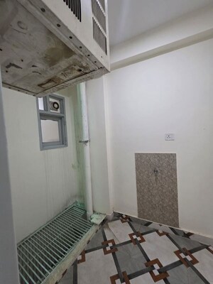 Bathroom in 1 RK Builder Floor at Sector 40 – for Rent