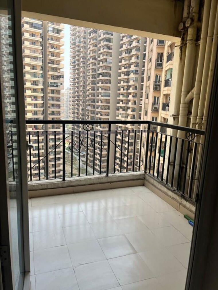 Balcony, gaur-city-2-14th-avenue 1 Bedroom 530 Sq.Ft. Apartment In Sector 16c Greater Noida Greater Noida 10573144