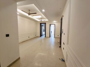 Room in 3 BHK Apartment at Raj One Good Earth, Sector 71 – for Rent