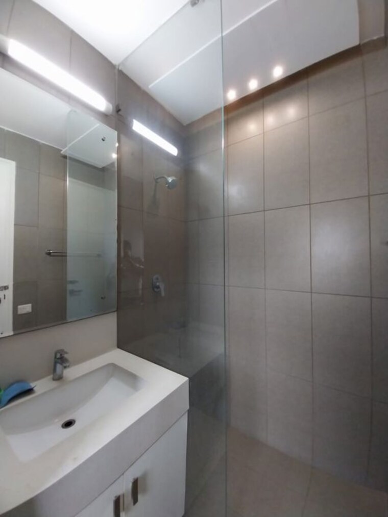 Bathroom, ireo-skyon 3 Bedroom 2045 Sq.Ft. Apartment In Sector 60 Gurgaon 10568227