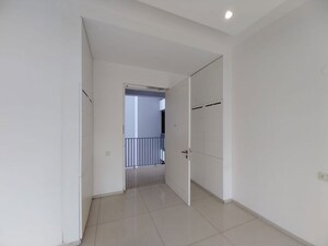 Room in 3 BHK Apartment at Ireo Skyon, Sector 60 – for Sale