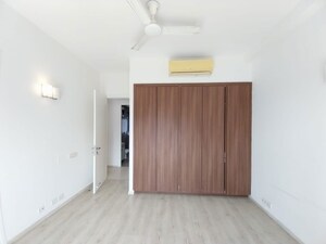 Room in 3 BHK Apartment at Ireo Skyon, Sector 60 – for Sale