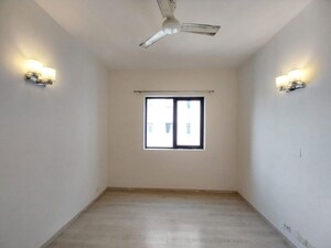 Room in 3 BHK Apartment at Ireo Skyon, Sector 60 – for Sale
