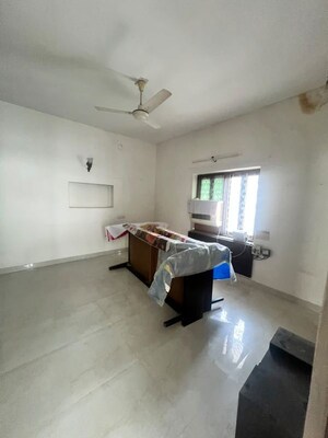 Room in 3 BHK Builder Floor at Naraina – for Rent