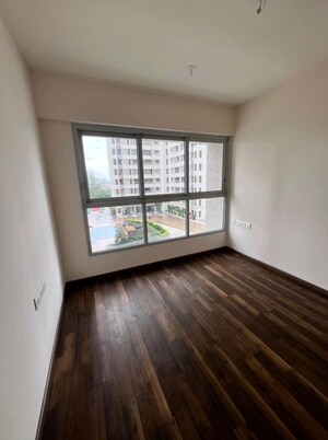 Room in 2 BHK Apartment at Piramal Vaikunth, Balkum Pada – for Sale