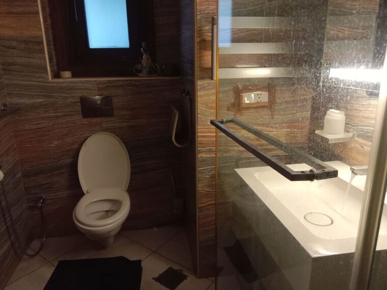 Bathroom, greater kailash i 2 Bedroom 260 Sq.Yd. Builder Floor In Greater Kailash I Delhi 10573175