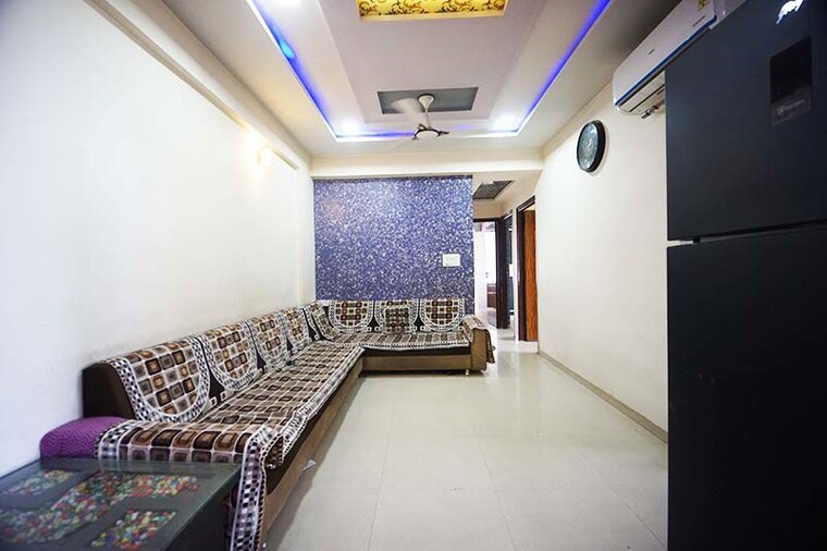 Living Room, lambha gam 3 Bedroom 158 Sq.Yd. Apartment In Lambha Gam Ahmedabad 10573224