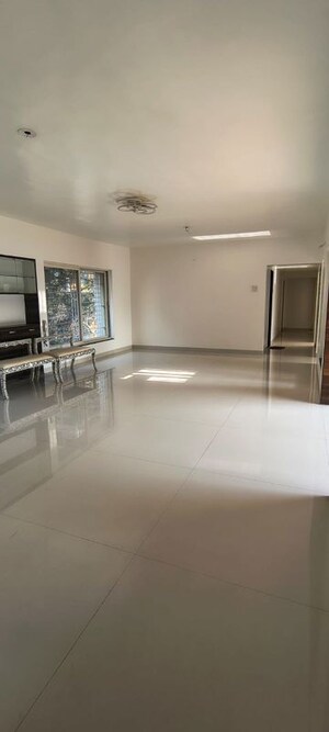 Room in 4 BHK Apartment at Baner – for Rent