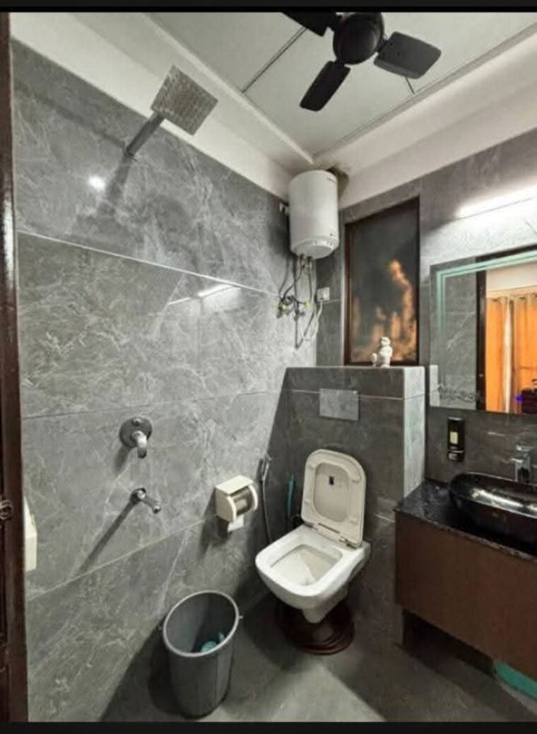 Bathroom, bptp-amstoria 3 Bedroom 250 Sq.Yd. Apartment In Sector 102 Gurgaon 10573241