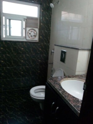Bathroom in 3 BHK Builder Floor at BPTP Amstoria, Sector 102 – for Sale