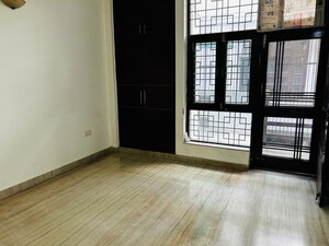 Room in 3 BHK Apartment at Mahagun Moderne, Sector 78 – for Rent