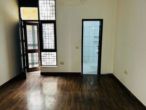Room in 3 BHK Apartment at Mahagun Moderne, Sector 78 – for Rent