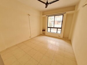 Room in 3 BHK Apartment at Lunkad Goldcoast, Viman Nagar – for Rent