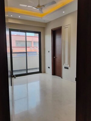 Room in 4 BHK Builder Floor at Sector 17 Dwarka – for Rent