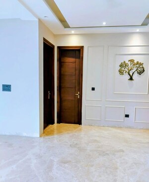 Room in 4 BHK Builder Floor at Sector 17 Dwarka – for Rent
