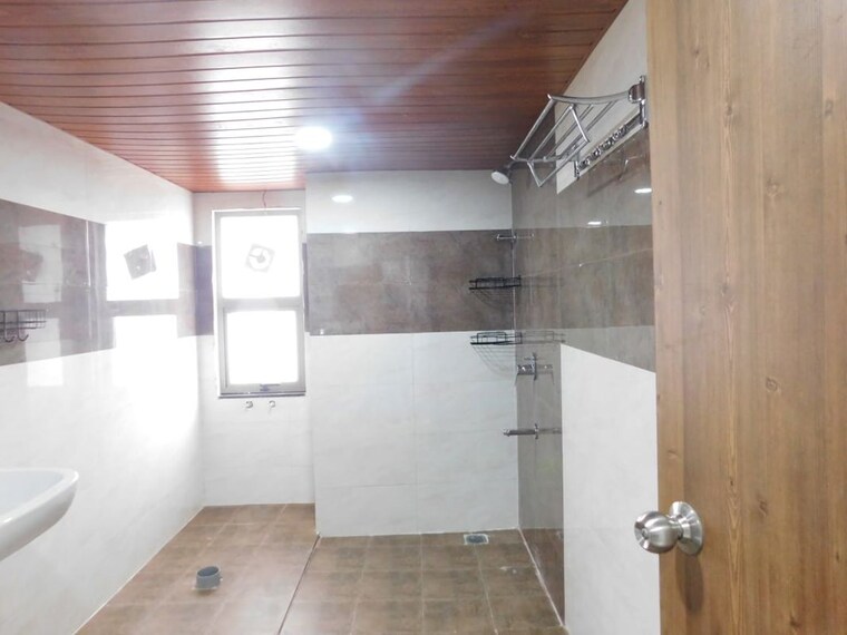Bathroom, hill-view-banjara-hills 4 Bedroom 4300 Sq.Ft. Apartment In Banjara Hills Hyderabad 10573372