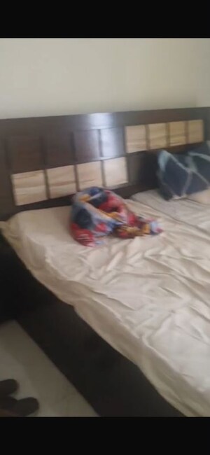Bedroom in 3 BHK Apartment at Gomti Nagar – for Rent