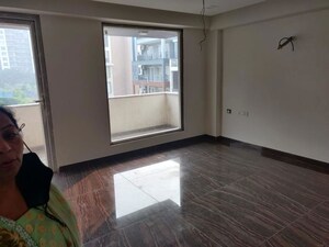 Room in 4 BHK Builder Floor at Unitech South City II, Sector 50 – for Rent