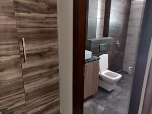 Bathroom in 4 BHK Builder Floor at Unitech South City II, Sector 50 – for Rent