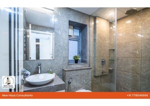 Bathroom in 5 BHK Apartment at Oberoi Exquisite Goregaon, Goregaon East – for Sale