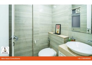 Bathroom in 5 BHK Apartment at Oberoi Exquisite Goregaon, Goregaon East – for Sale