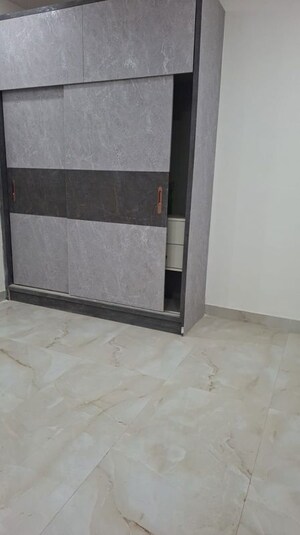 Room in 2 BHK Builder Floor at Aimnabad – for Rent