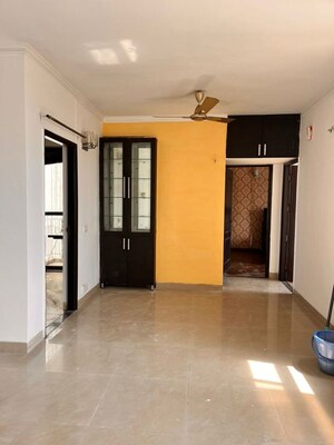 Room in 2 BHK Apartment at Unitech The Residences Sector 33, Sector 33 – for Rent