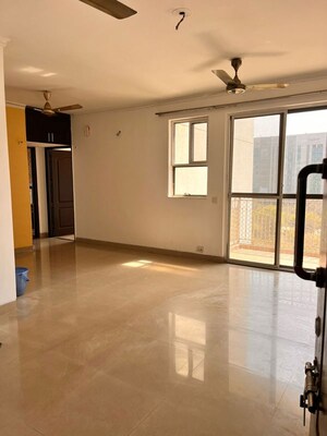 2 BHK Apartment For Rent in Unitech The Residences Sector 33, Sector 33