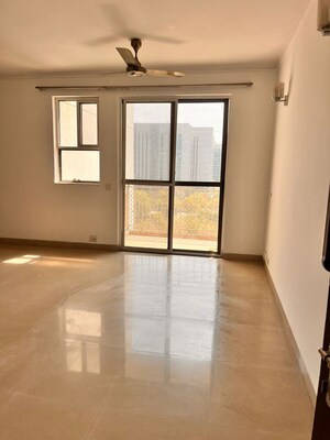 Room in 2 BHK Apartment at Unitech The Residences Sector 33, Sector 33 – for Rent