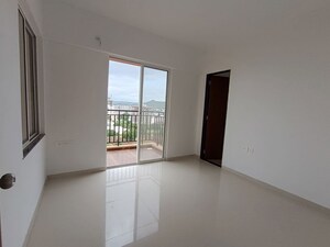 Room in 2 BHK Apartment at Dynamic Imperia Plus, Pisoli – for Rent