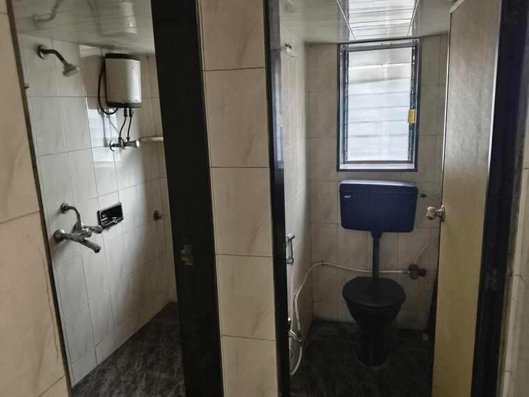 Bathroom, modi-villa 1 Bedroom 500 Sq.Ft. Apartment In Juhu Mumbai 10573462