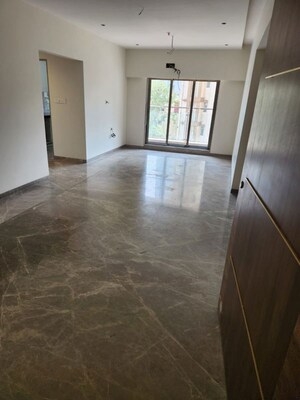 Room in 4 BHK Apartment at Makhan Dham, Khar West – for Sale