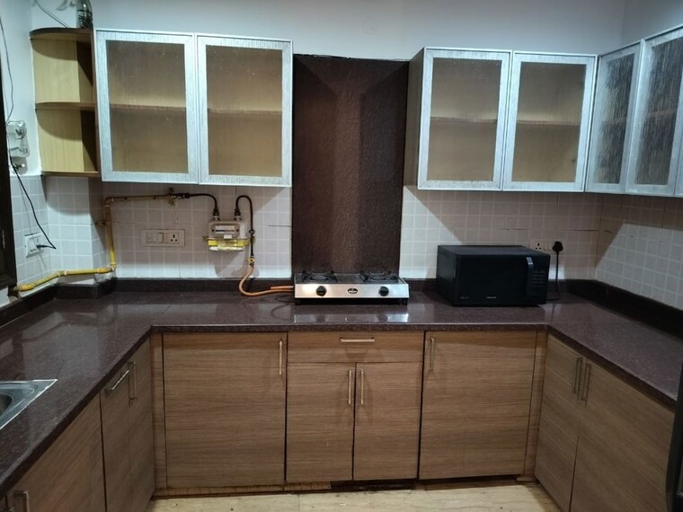 Kitchen, shivalik colony 3 Bedroom 200 Sq.Yd. Builder Floor In Shivalik Colony Delhi 10573487