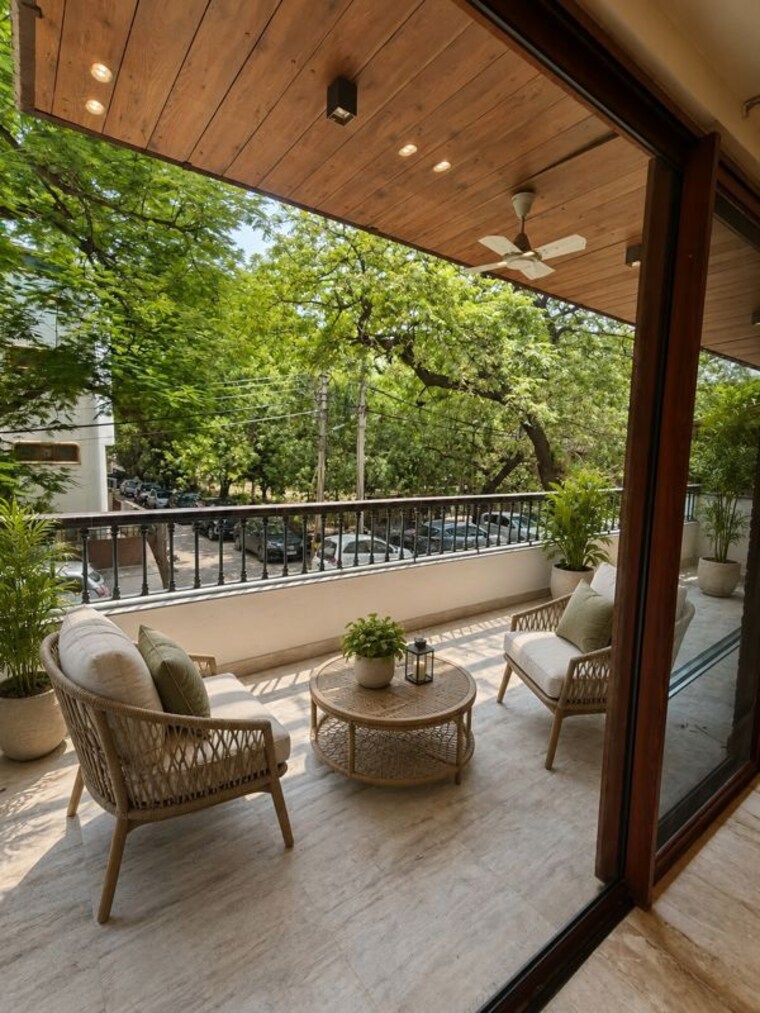 Balcony, saket 3 Bedroom 200 Sq.Yd. Builder Floor In Saket Delhi 10573497