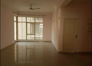 Room in 3 BHK Apartment at Eldeco Elegante, Vibhuti Khand – for Rent