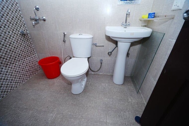 Bathroom, aditya-urban-homes 2 Bedroom 840 Sq.Ft. Apartment In Shahpur Bamheta Ghaziabad 10573498