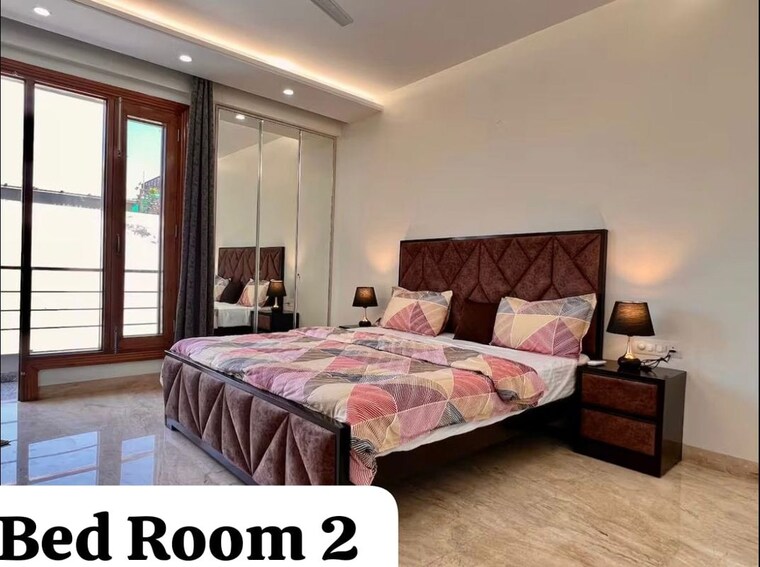 Bedroom, sarvodaya enclave 3 Bedroom 200 Sq.Yd. Builder Floor In Sarvodaya Enclave Delhi 10573506
