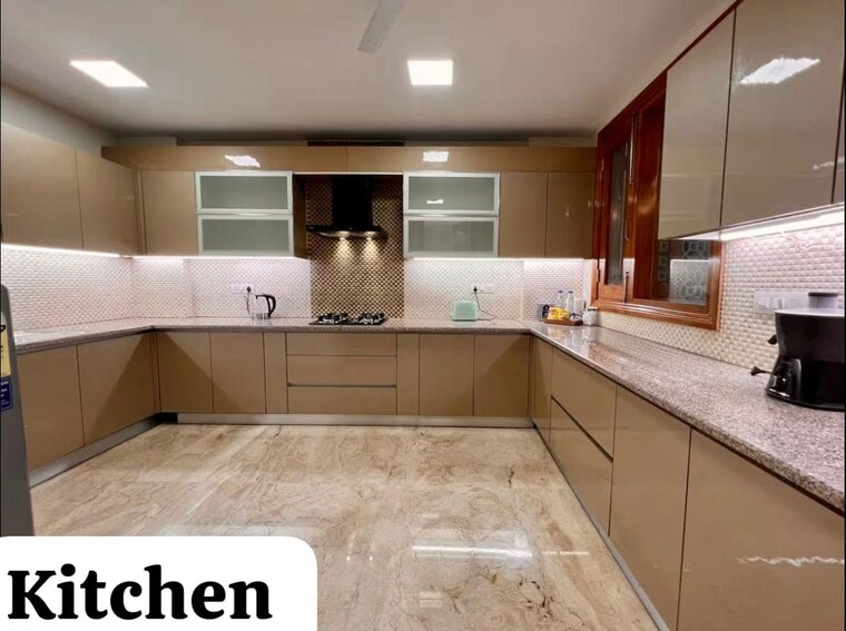 Kitchen, sarvodaya enclave 3 Bedroom 200 Sq.Yd. Builder Floor In Sarvodaya Enclave Delhi 10573506
