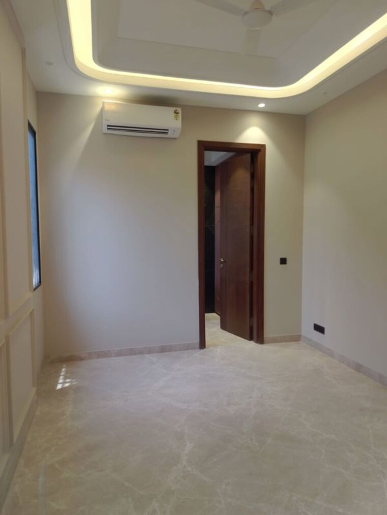 Room, geetanjali enclave 4 Bedroom 340 Sq.Yd. Builder Floor In Geetanjali Enclave Delhi 10573510