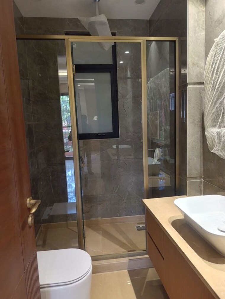 Bathroom, geetanjali enclave 4 Bedroom 340 Sq.Yd. Builder Floor In Geetanjali Enclave Delhi 10573510