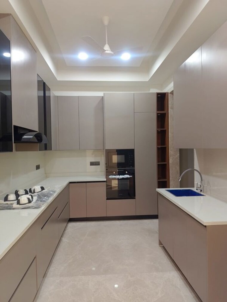 Kitchen, geetanjali enclave 4 Bedroom 340 Sq.Yd. Builder Floor In Geetanjali Enclave Delhi 10573510